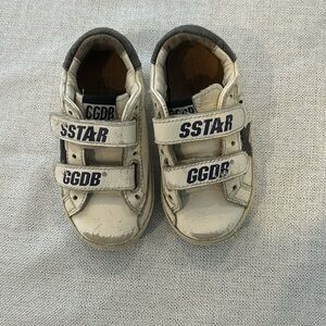 Kids white Velcro sneakers